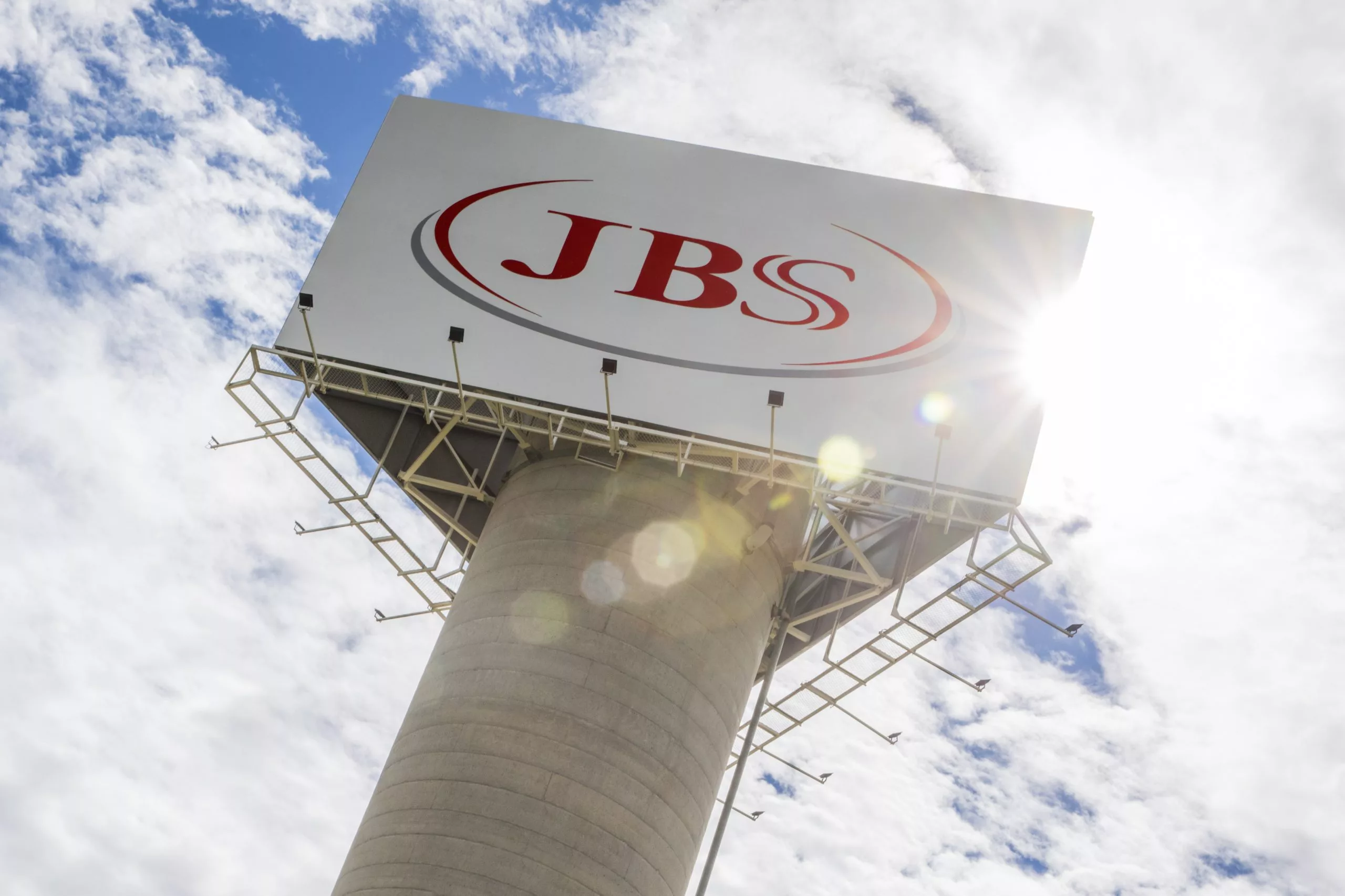Escritórios Verdes da JBS garantem recuperação florestal equivalente a "2000 campos de futebol"